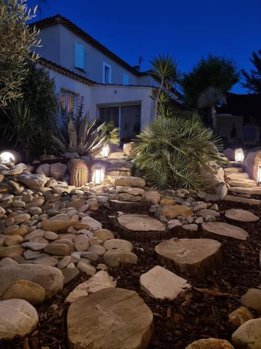Une Oasis Au Pays De Cezanne Aix-en-Provence Eksteriør billede