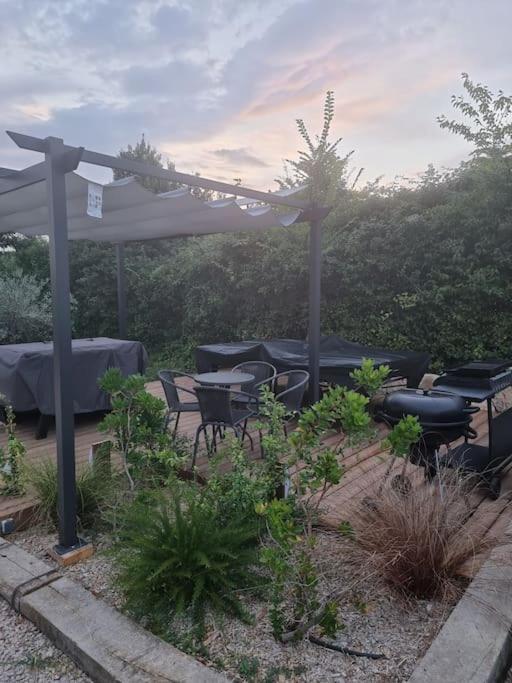 Une Oasis Au Pays De Cezanne Aix-en-Provence Eksteriør billede